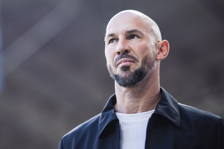 PG电子官方网站-伊尔泽：从电工到带霍村德甲竞争欧冠席位我是如何做到的？